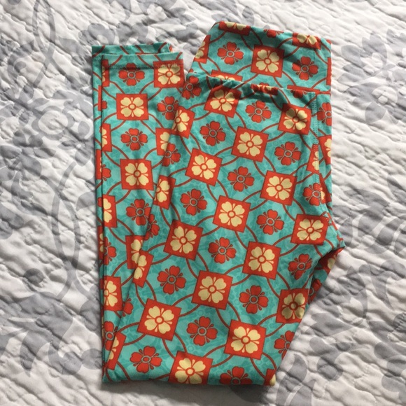 LuLaRoe Pants - NWOT OS LULAROE LEGGINS HAWAIIAN ALOHA PRINT